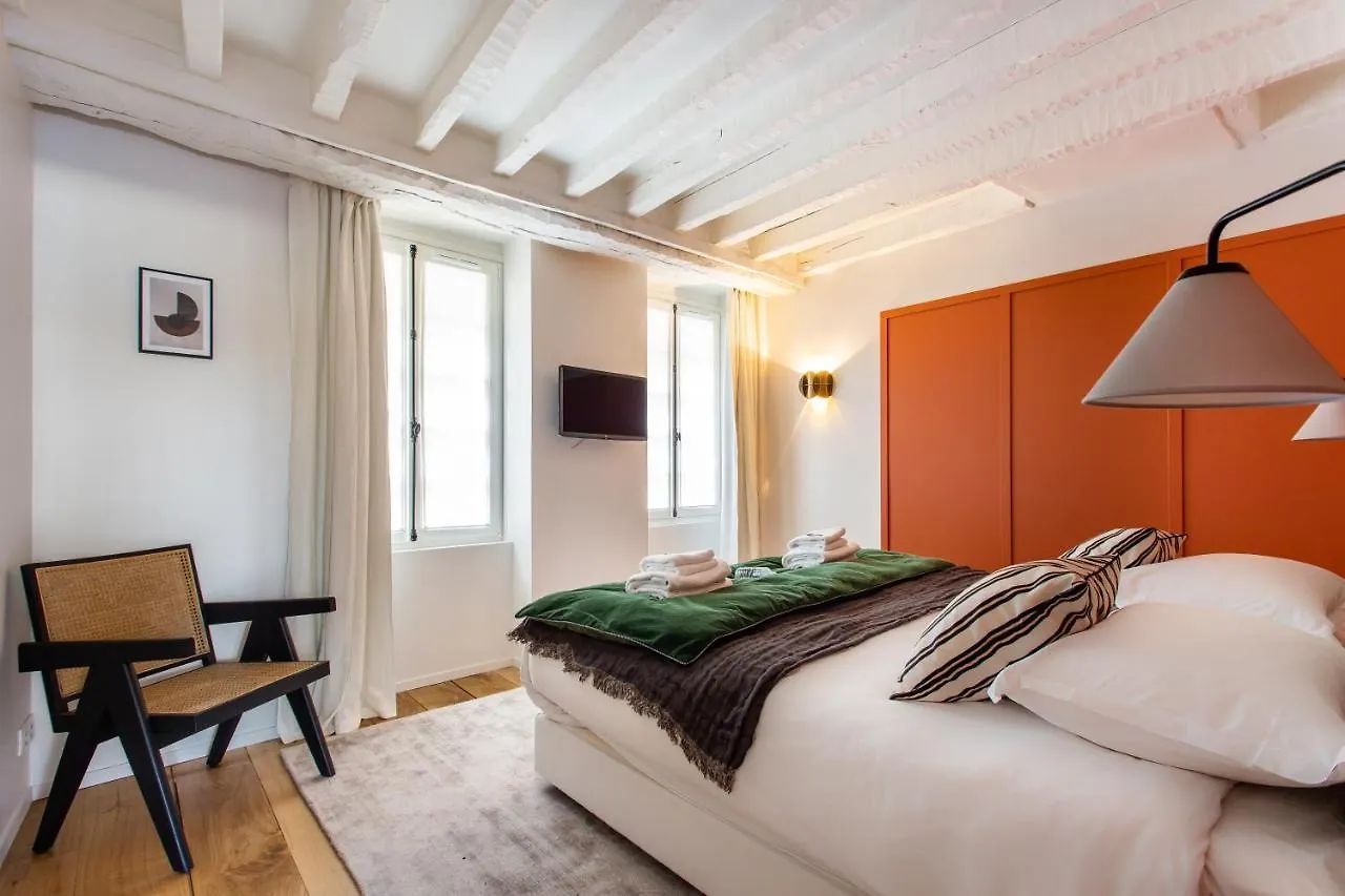 Cozy Apartment -2Br-6P- Cathedrale De Notre-Dame 파리 0*,  프랑스