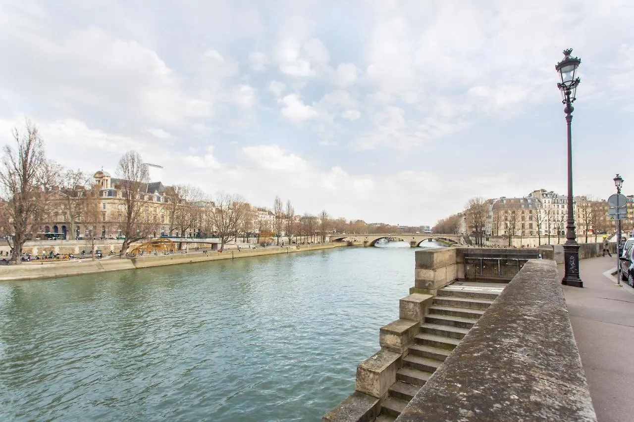 Cozy Apartment -2Br-6P- Cathedrale De Notre-Dame 파리